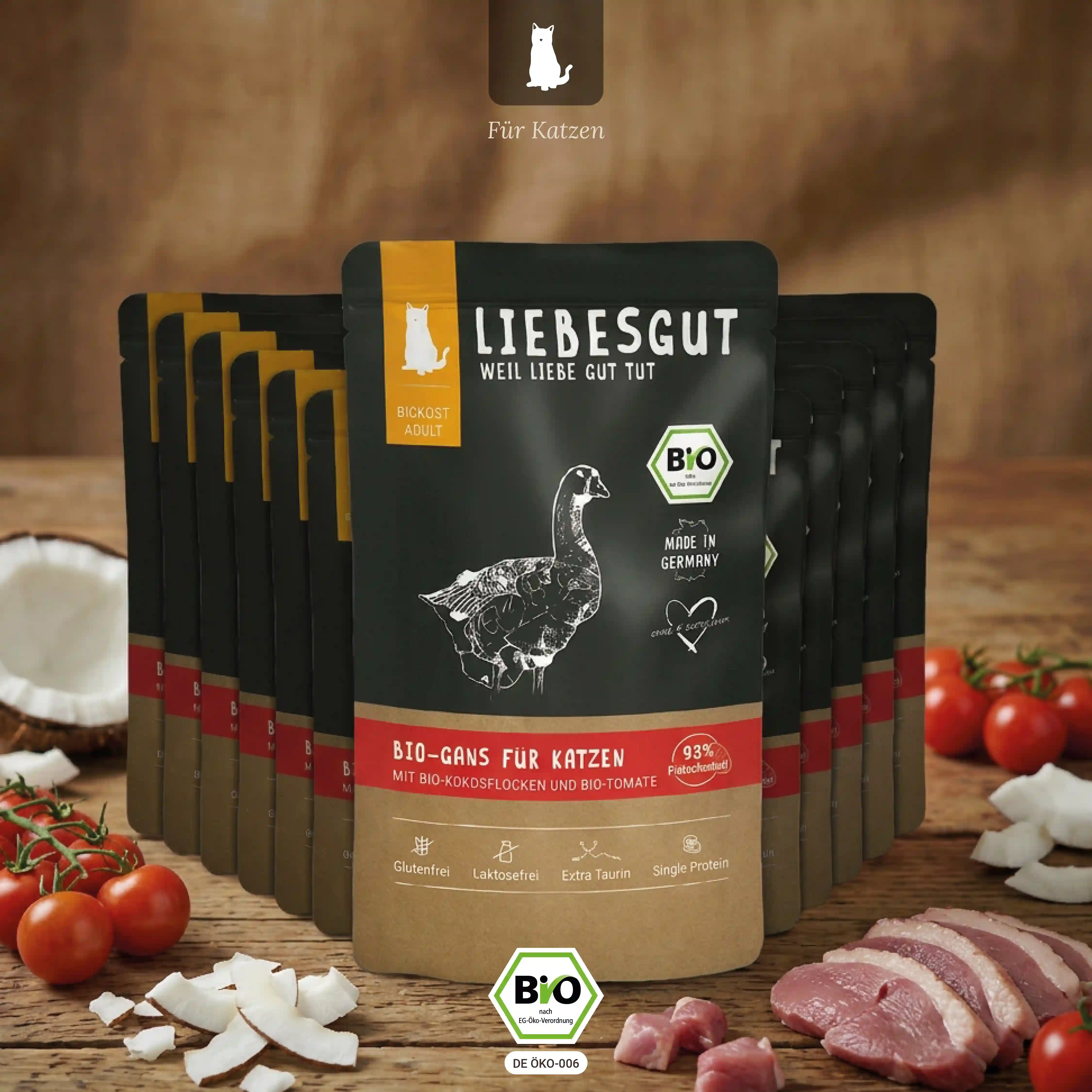 Bio-Gans mit Bio-Kokosflocken und Bio-Tomate