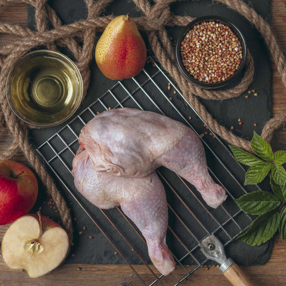 bio-huhn-mit-apfel-und-buchweizen_optimized-square-square Bio-Huhn mit Bio-Apfel und Bio-Buchweizen